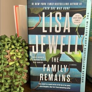 The Family Remains by Lisa Jewell paperback